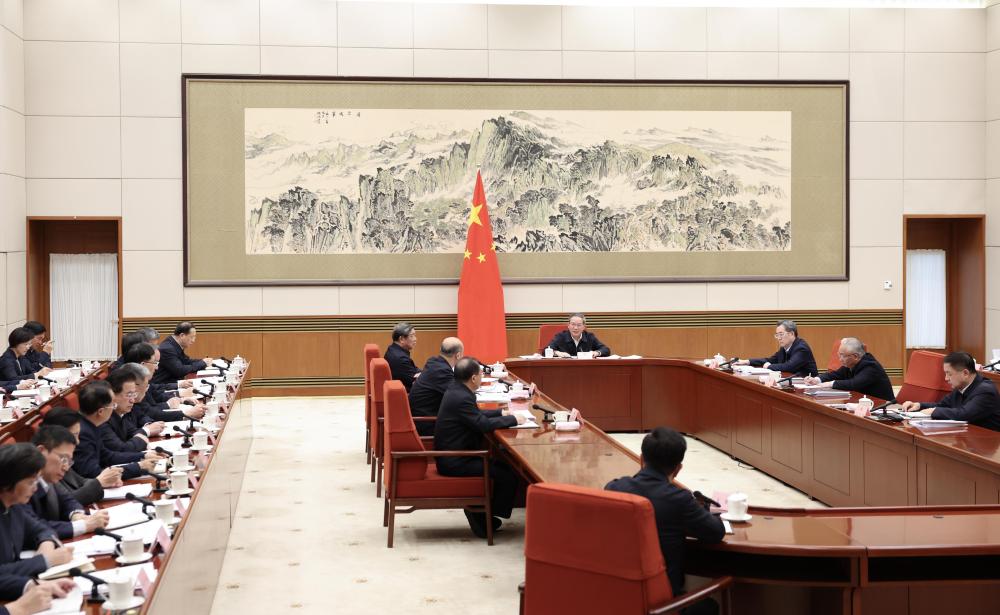 2月6日,国务院总理李强在北京主持召开国务院第十次全体会议,讨论拟提请十四届全国人大四次会议审议的政府工作报告稿和“十五五”规划纲要草案稿。新华社记者 黄敬文 摄.jpg